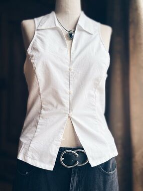 Urban Outfitters White Sleeveless Button-Down Top NWT